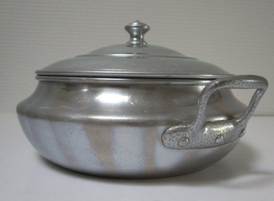 Image 1 of zwei Tournus-Suppenterrinen aus Aluminium, Mitte des 20. Jahrhunderts