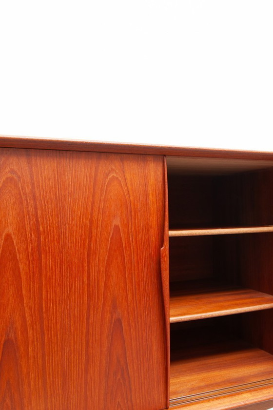 Image 1 of Groot teakhouten dressoir uit Dyrlund, jaren 60