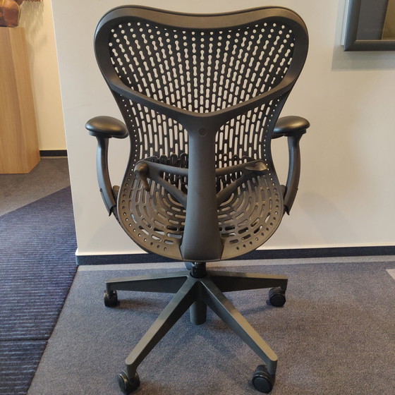 Image 1 of Herman Miller Mirra 2 bureaustoel