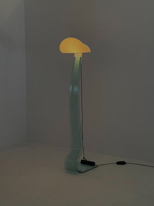 Lampadaire design vintage de Sothis avec base en verre et abat-jour en verre blanc