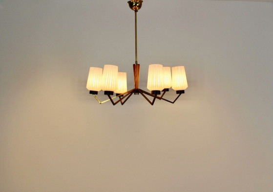 Lampadario in Ottone, Legno e Vetro Opalino (foto 3 di 12)