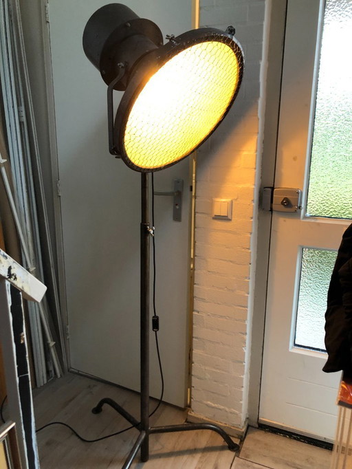 Hoge theater lamp spot industriele lamp op gietijzeren staander - uitschuifbaar - 220cm