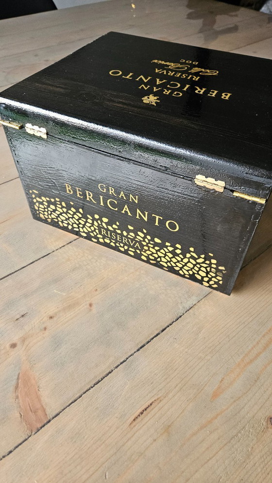 Image 1 of Exclusive Handmade Artequi Humidor - Cedarwood & Epoxy - Incl. Ashtray