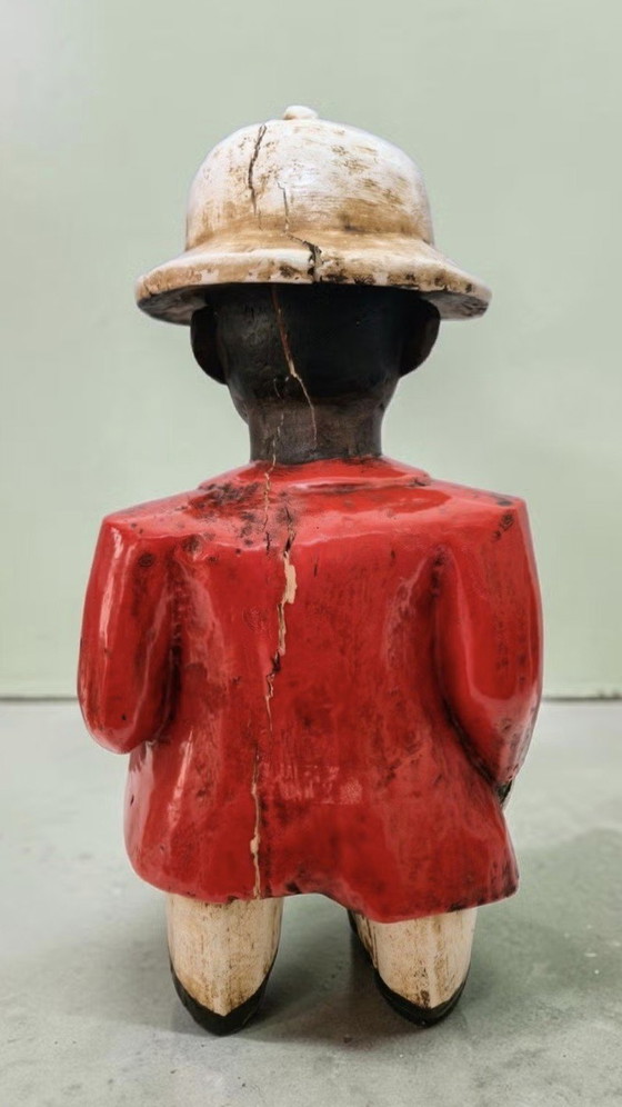 Image 1 of Afrikaner mit dickem Bauch und tropischem Helm