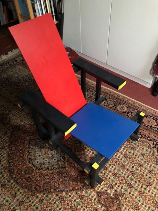 Rietveld-Stuhl, Nachbau, Rot und Blau