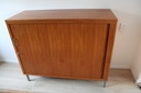 Meuble à tambour Eeka vintage – porte coulissante en teck