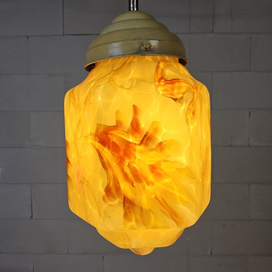 Image 1 of Suspension Art Déco ancienne en verre opalin marbré ambré