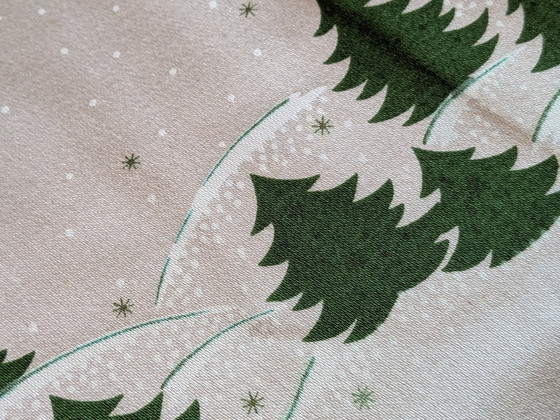 Image 1 of Quadratische Vintage Weihnachts-Tischdecke – Weiß mit Tannenbaum-Muster, 80x80 cm, Baumwolle & Viskose