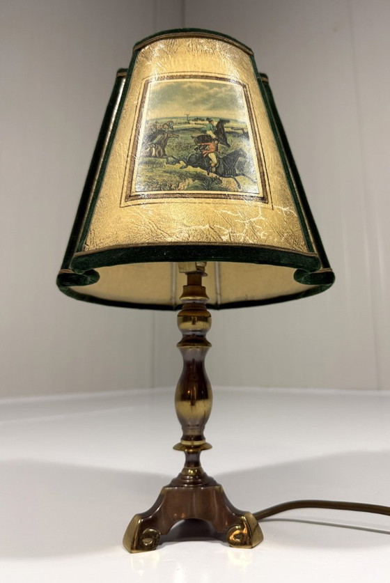Lámpara de mesa de latón con pantalla con escena de caza, década de 1950. – Lámparas de mesa, Brass (photo 6 of 17)