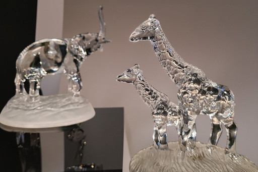 Kristal op haar mooist en natuurlijk via deze object van dieren: olifant, hert, vos, eekhoorn, dolfijn met baby en giraffe met b