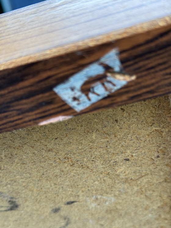 Image 1 of Tavolino da caffè impiallacciato in noce