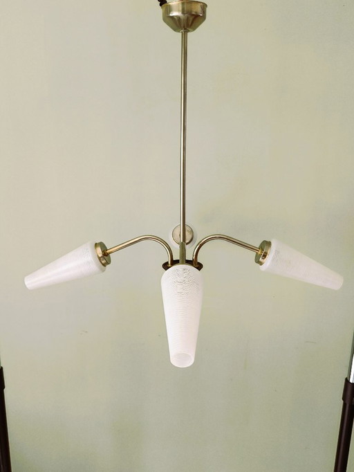 Lustre en métal et abat-jours coniques années 70