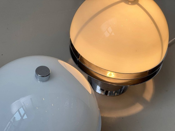 Image 1 of Set van 2 tafellampen in Space Age-stijl met opalen glazen kappen en chromen ringen, jaren 70.