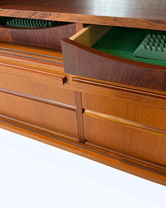 Image 1 of Deense vintage teakhouten dressoir uit de jaren 60 — Professioneel gerestaureerd