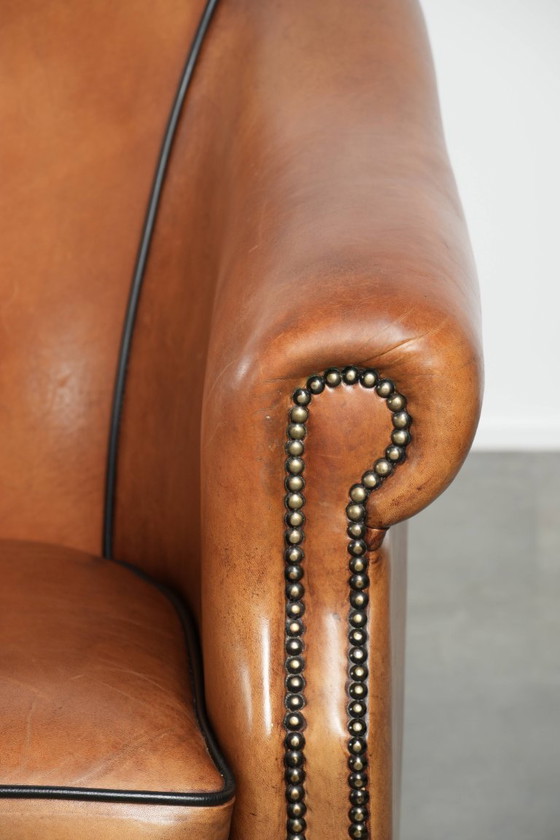 Image 1 of 2 grands fauteuils club en peau de mouton, en bon état