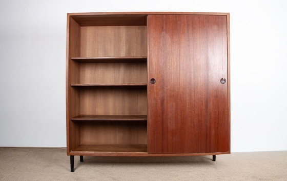 Image 1 of Biblioteca, estantería cerrada, teca danesa, obra de Borge Mogensen para Karl Andersson & Söner, 1960.