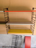 Vintage Tomado Holland wandsysteem met zeldzame lectuurplank
