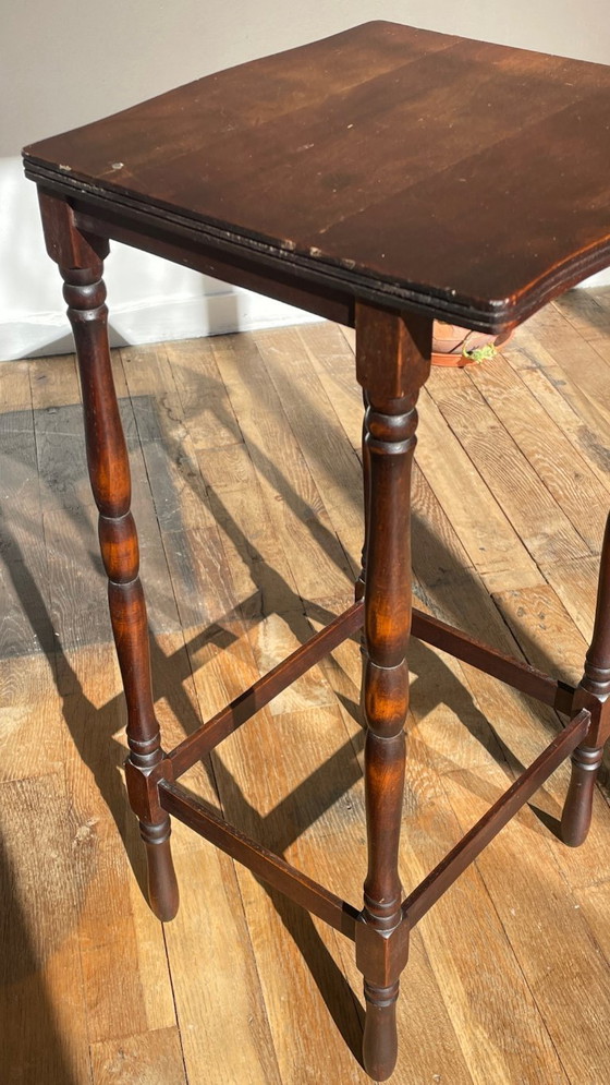 Image 1 of Comodino alto in stile legno tornito