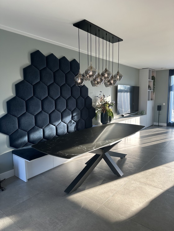 Image 1 of Pensile con panca da pranzo e pannelli murali esagonali