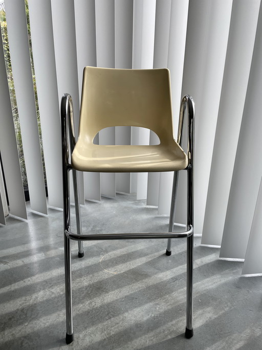 High chair cream color 1970s Brunswick design Roger Bontemps