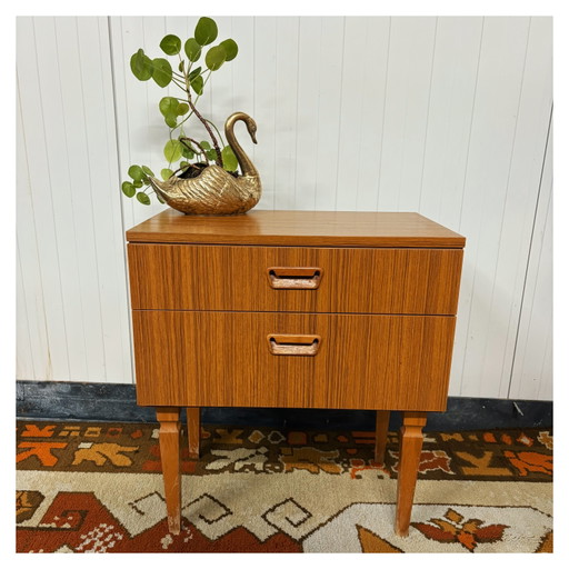Mesita de noche de madera vintage