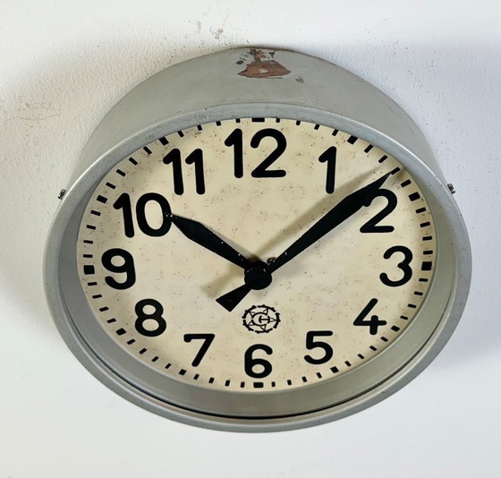 Image 1 of Grijze industriële fabriekswandklok van Chronotechna, jaren 50