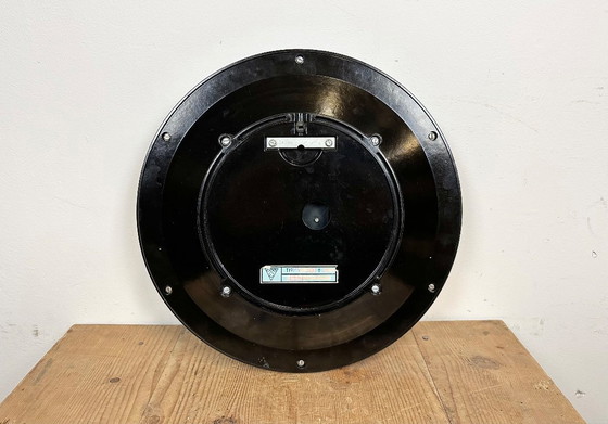 Image 1 of Orologio da parete industriale in bachelite di Pragotron, anni '70