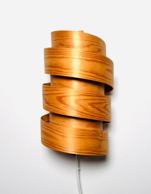 Lampada da parete a spirale in legno di pino impiallacciato, di designer sconosciuto, Svezia, anni '70