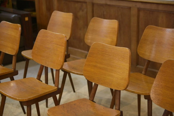 Set di 8 sedie in rovere degli anni '60. – Sedie da pranzo, Legno, Vintage (photo 6 of 11)