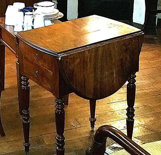 Image 1 of Mahoniehouten tafeltje 90,6 x 58,8cm