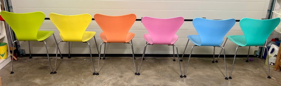 Image 1 of 6xFritz Hansen Series 7 butterfly chairs with Superellips Dining Table B613