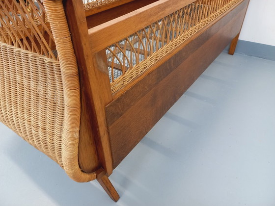 Image 1 of Lit bébé vintage en bois de chêne et rotin des années 60