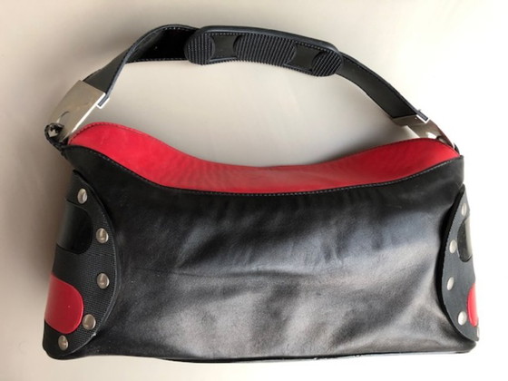 Borsa a mano di design in pelle nera e rossa (Donini) – Altre borse, Metallo (photo 6 of 8)