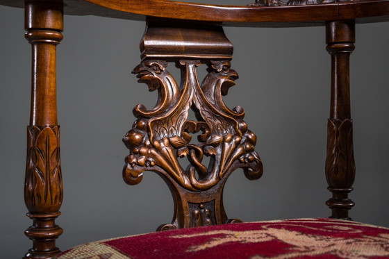 Image 1 of Italienische Eckstühle im Stil der Renaissance des 19. Jahrhunderts aus geschnitztem Nussbaumholz, 2er-Set