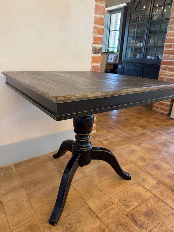 Mesa cuadrada Dialma Brown de roble macizo, 80 × 80 cm, Mesas de comedor, Madera, Taupe (foto 9 de 9)