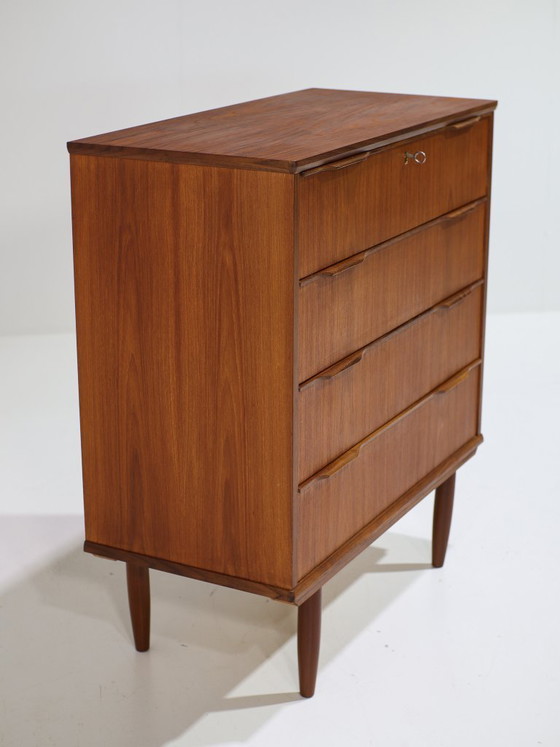 Image 1 of Grande cassettiera in teak, stile vintage danese, con 4 cassetti.