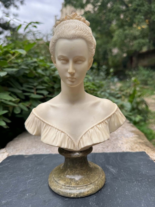 Busto in alabastro Manon Lescaut firmato Arnaldo Giannelli