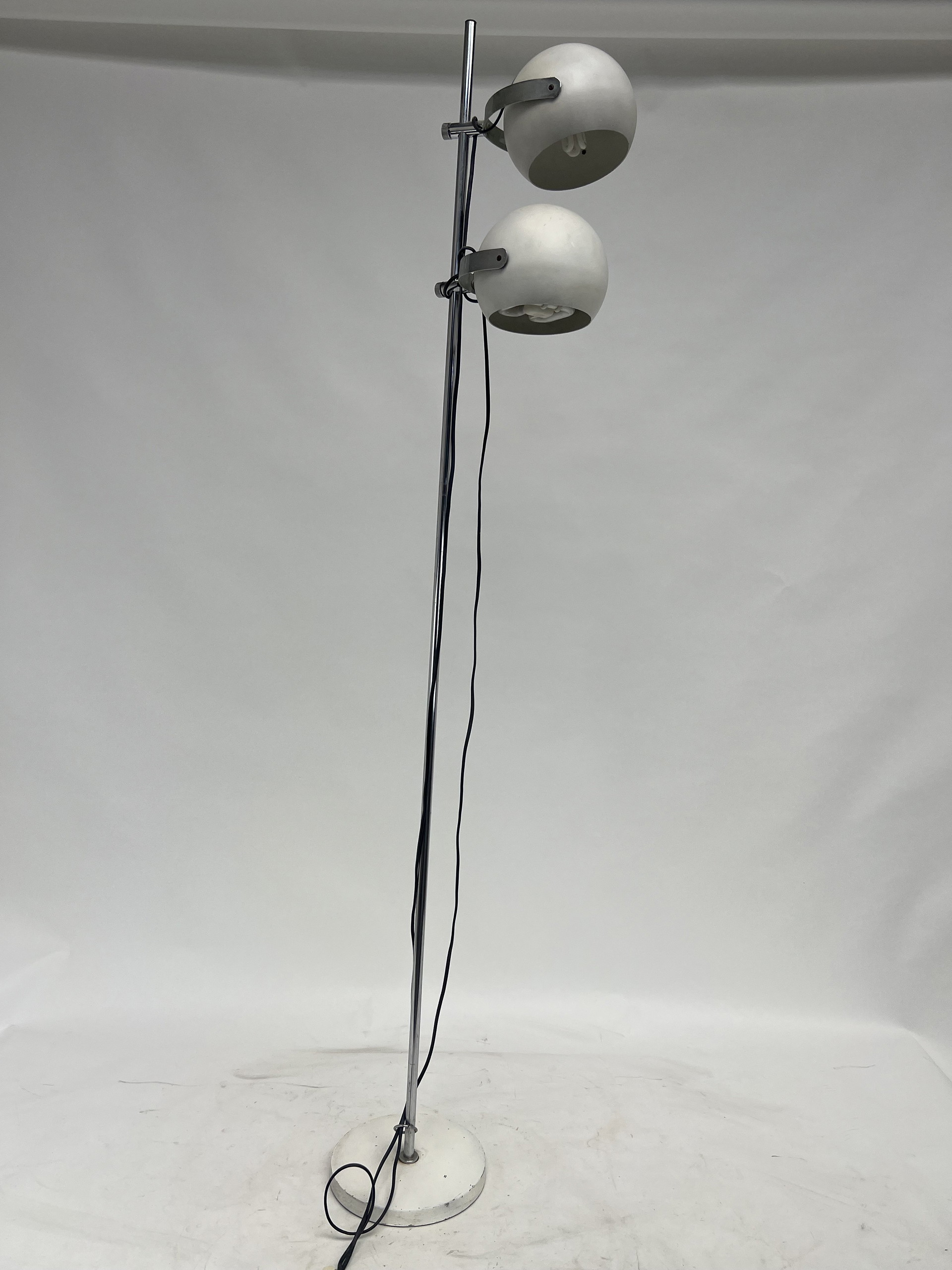 Vintage 1970s space age “eyeball” floor lamp - Goffredo Reggiani