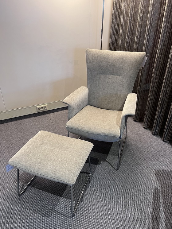 Image 1 of 1 poltrona con schienale alto Aida + pouf del marchio JORI