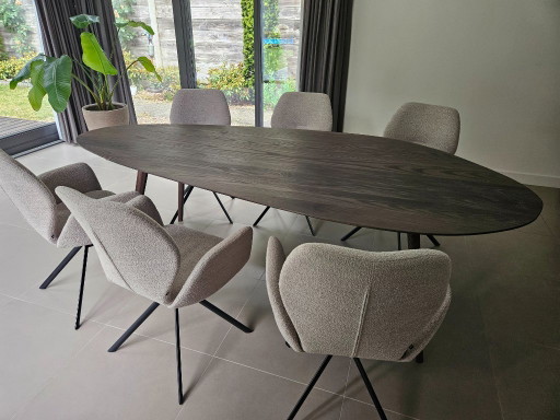 Goossens Ferry eettafel en 6 Hera eetkamerstoelen