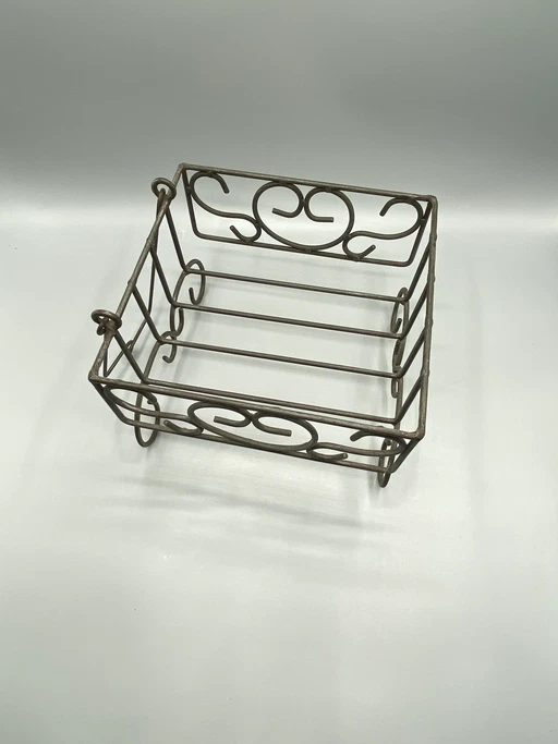 Mid-Century Metal Scrolled Organizer Basket – decoratieve objecten, Mid Century Modern (photo 2 of 6)