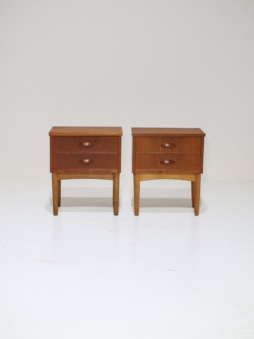 Set di comodini con cassetti in teak, stile vintage danese anni '60.