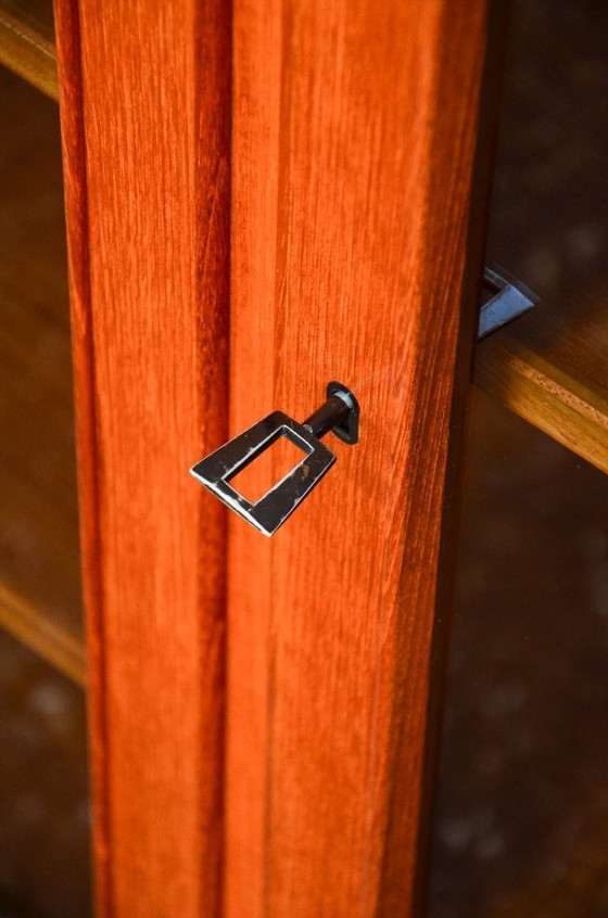 Image 1 of Vintage teakhouten vitrinekast, ladekast, dressoir, kledingkast, plank uit het midden van de vorige eeuw