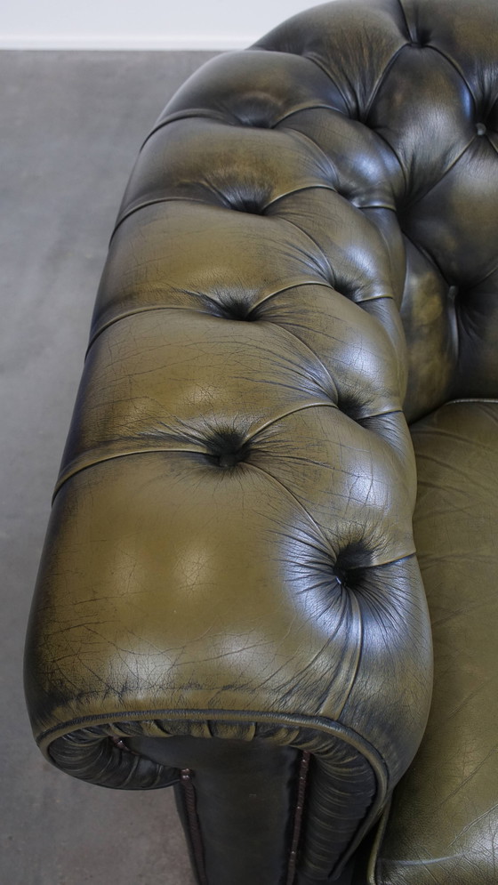Image 1 of Grünes Vintage English Leder Chesterfield 2-Sitzer Sofa
