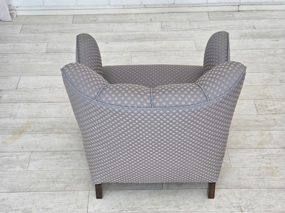 Image 1 of Deense fauteuil uit de jaren 50, meubelstof, gesneden eikenhout.