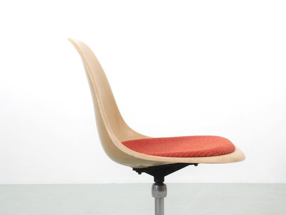Image 1 of Suite aus 4 drehbaren Space Age-Stühlen. Bezug aus dem Original. Charles Eames - Herman Miller