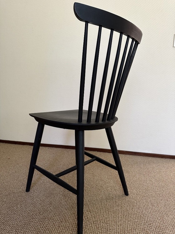 Vintage black wooden chair – Chairs and lounge chairs (photo 3 of 6)