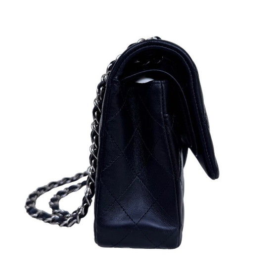 Chanel Classic Flap Medium – Crossbody bags, Lambskin (photo 8 of 16)