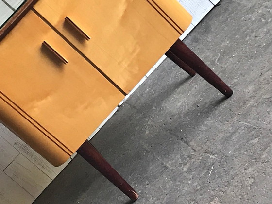 Cabinet laqué hongrois Mid-Century, années 1960 – Vaisseliers, Mid Century Modern (photo 4 of 7)