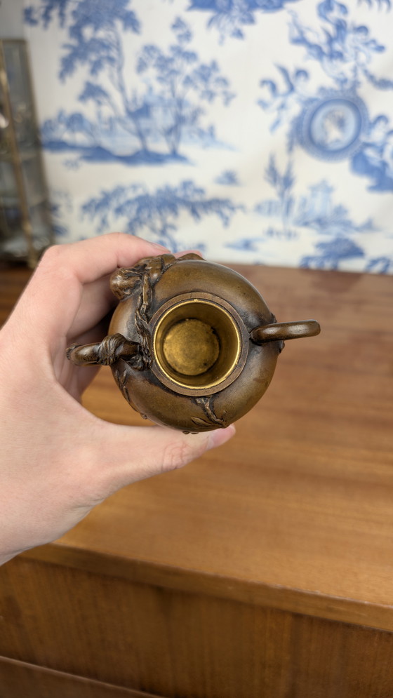 Image 1 of Piccolo vaso a treppiede firmato Barrias e Barbedienne in bronzo dorato Art Nouveau, fine XIX secolo